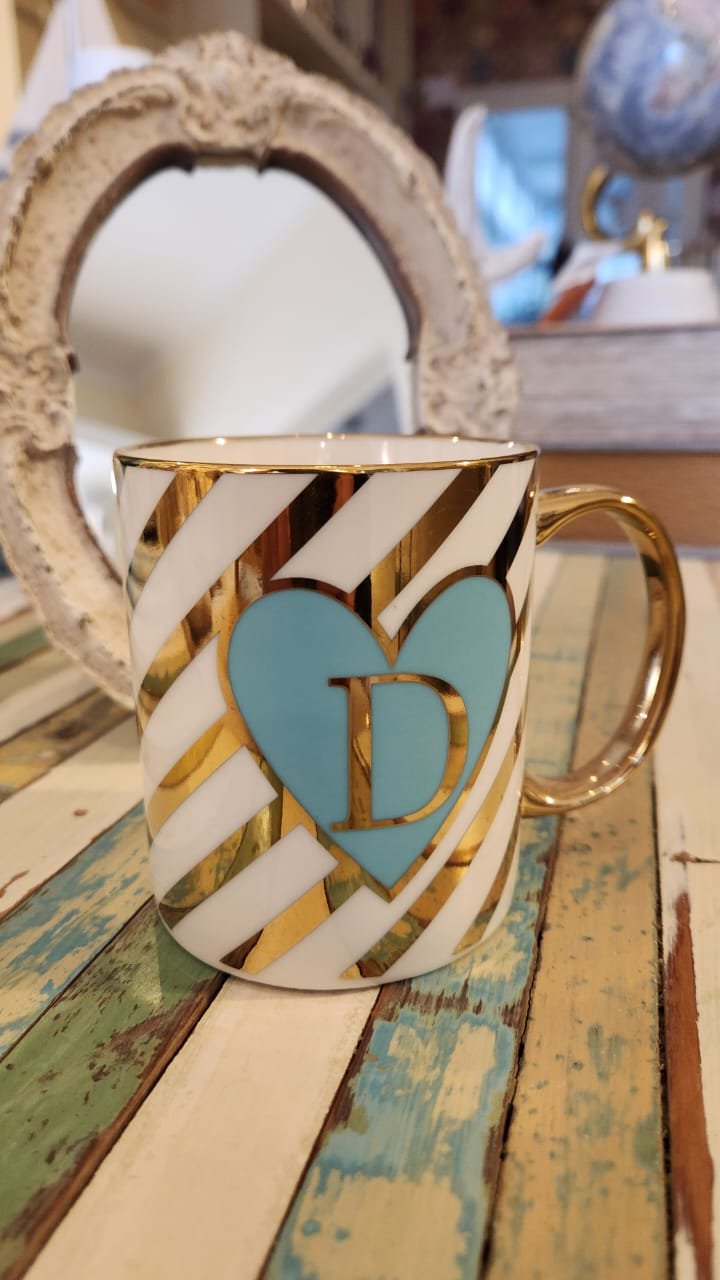 Taza Letra D